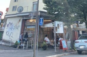 Spaccata notturna in via Feltre, blitz dei ladri al Bar Casinet
