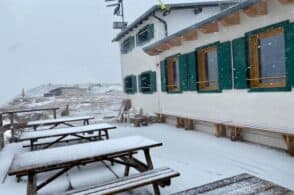 Prima spolverata di neve in quota, pioggia e raffiche di vento in Valbelluna