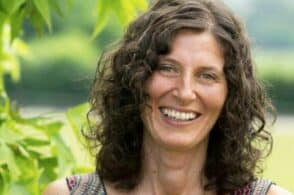 Un terribile male spegne il sorriso di Sandra: madre di 2 figli, aveva 46 anni