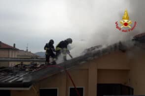 In fiamme la lavanderia della casa di riposo: i pompieri evitano il peggio