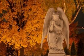 Arco Di Legno Per Candele Con Uomini E Neve – Illuminazione Mineraria Originale Dai Monti Metalliferi, 72x10cm