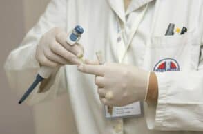 Operatori sanitari &ldquo;no vax&rdquo;: sospesi altri tre, il totale sale a 42