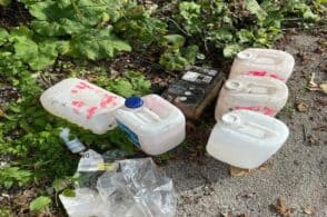 Discarica abusiva in Nevegal: gettate a bordo strada anche batterie auto