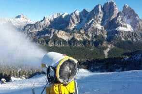 Temperature troppo alte, ski aree ancora verdi. Ma in settimana arriva il freddo