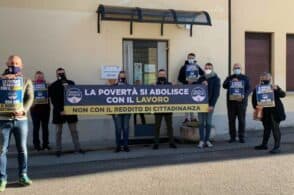 Flash mob contro il Reddito di cittadinanza: «La povertà si abolisce col lavoro»