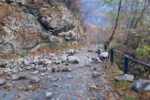 Piovono massi: chiusa la strada verso le meraviglie della Val del Grisol