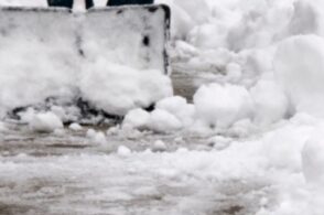 «Marciapiedi ostruiti dalla neve: l’amministrazione intende agire?»