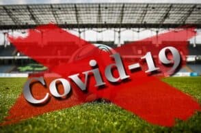 Il Covid rimanda il calcio in panchina: sospesi i campionati