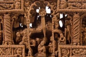 Un micro presepe: 3 centimetri e mezzo di Natività, nella croce del Museo diocesano