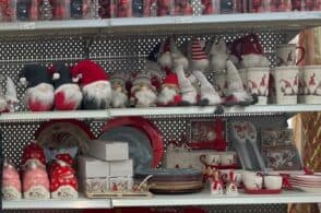 Regali di Natale non conformi, sequestrata merce per 30mila euro