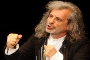 Giochi linguistici a teatro: c’è Alessandro Bergonzoni con “Trascendi e sali”