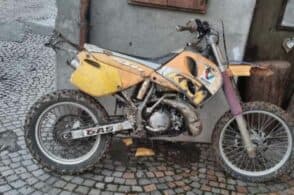Con la moto contro il muro, gravissimo un 26enne