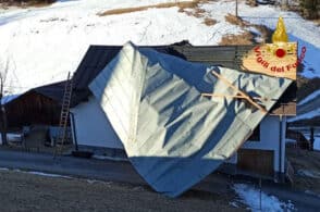 Vento forte, scoperchiata la vecchia canonica di Laste