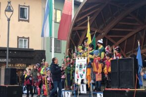 Maschere in Corso Italia, scoppia il Giovedì Grasso a Cortina