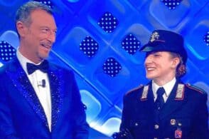 Festival di Sanremo: sul palco la carabiniera che ha salvato una donna dal suicidio