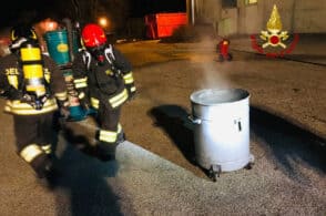 A fuoco l’aspira trucioli, pompieri in azione a Villapaiera