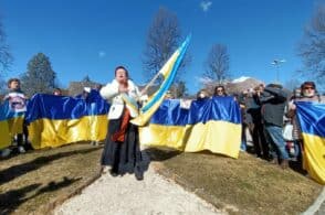 “No” alla guerra e solidarietà all’Ucraina, in trecento al Parco Bologna