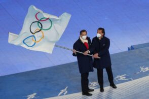 La bandiera olimpica sventola già, tra quattro anni sarà Milano-Cortina