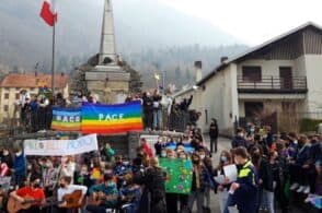 La marcia della pace e quell’abbraccio tra un alunno russo e uno ucraino