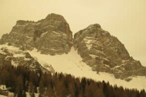 Cielo giallo, è la polvere del Sahara che “colora” le Dolomiti