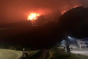 Incendio di Fortogna, ormai le fiamme hanno percorso chilometri