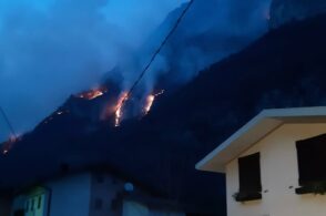 Situazione non risolta: arde ancora il bosco sopra Soffranco