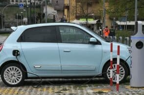 Energia pulita per le auto: attivate tre colonnine di ricarica