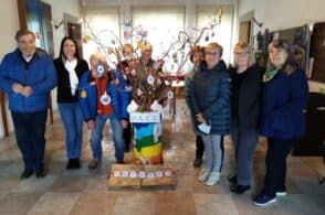 Parla di pace l’albero di Pasqua del circolo “Catarse”