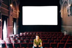 Cinema Italia, due spettatori in sala il venerdì sera: «Forse è meglio chiudere»