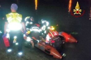 Cade nel lago di Auronzo, donna salvata dai pompieri in piena notte