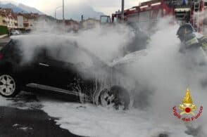 Auto in fiamme, paura a Sedico