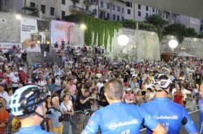 Lo spettacolo della 24 ore di Feltre: «Una festa travestita da gara»