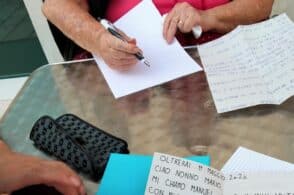 Scambio epistolare ed emozioni: il progetto “Adotta un nonno” è un successo