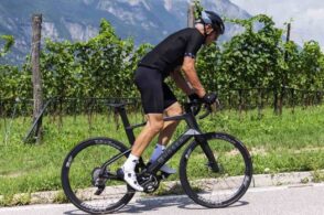 Da Moser a Mauro Corona: tre giorni in sella per scoprire le Dolomiti