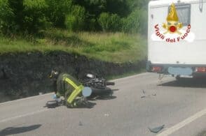 Moto contro camper, muore coppia di motociclisti
