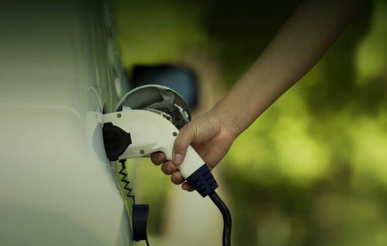 Auto elettrica, tutte le soluzioni per la ricarica domestica