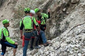 Mountain bike a pedalata assistita: cade e ruzzola per 30 metri