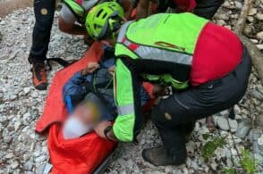 Alpinista vicentina cade dalla parete rocciosa e sbatte il volto