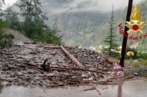 Maltempo in Agordino: una frana piomba sulla strada di Masarè