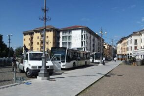 Musica in centro, ma gli autobus non lo sanno. Caos in Piazza Martiri