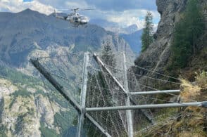 Villaggio di cantiere ancorato alla roccia, serve per il paravalanghe di Livinel