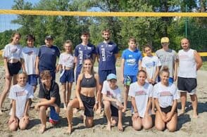 La pallavolo non va in vacanza: &ldquo;rinoceronti&rdquo; a confronto con i ragazzi