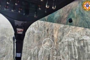 Alpinista precipita da una parete del Civetta: traumi alla colonna