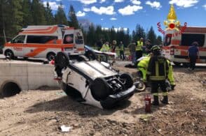 Moto contro minicar, due feriti sulla Alemagna
