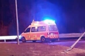Moto contro auto, impatto violentissimo: grave un 66enne di Fonzaso