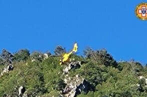 Scivola e perde l’orientamento: escursionista incrodato in un canale