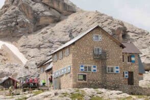 La rianima col defibrillatore: gestore del rifugio salva la vita a una tedesca