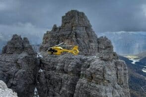 Sfiniti dalla stanchezza sotto le Tre Cime: li salva il Soccorso alpino