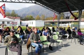 «Noi la crisi non la paghiamo». Manifestazione in Piazza dei Martiri