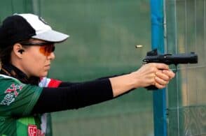«Mi sono appassionata guardando papà». Deborah, la bellunese che spara ai Mondiali di tiro in Thailandia